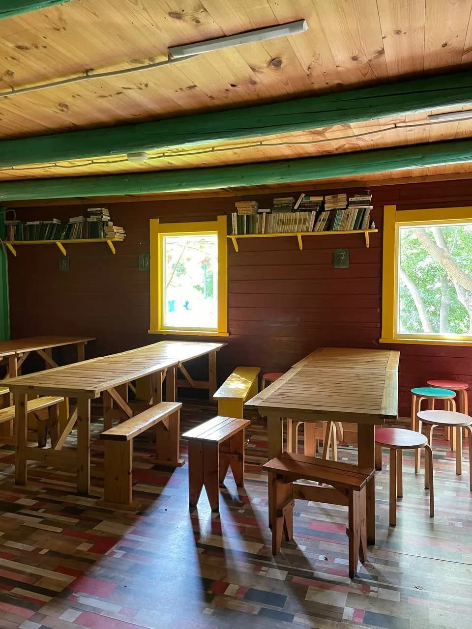 Столовая лагеря внутри