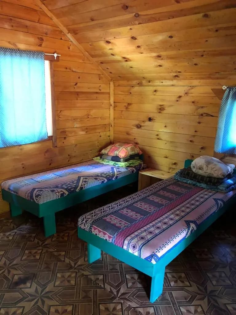 Комната внутри домика лагеря