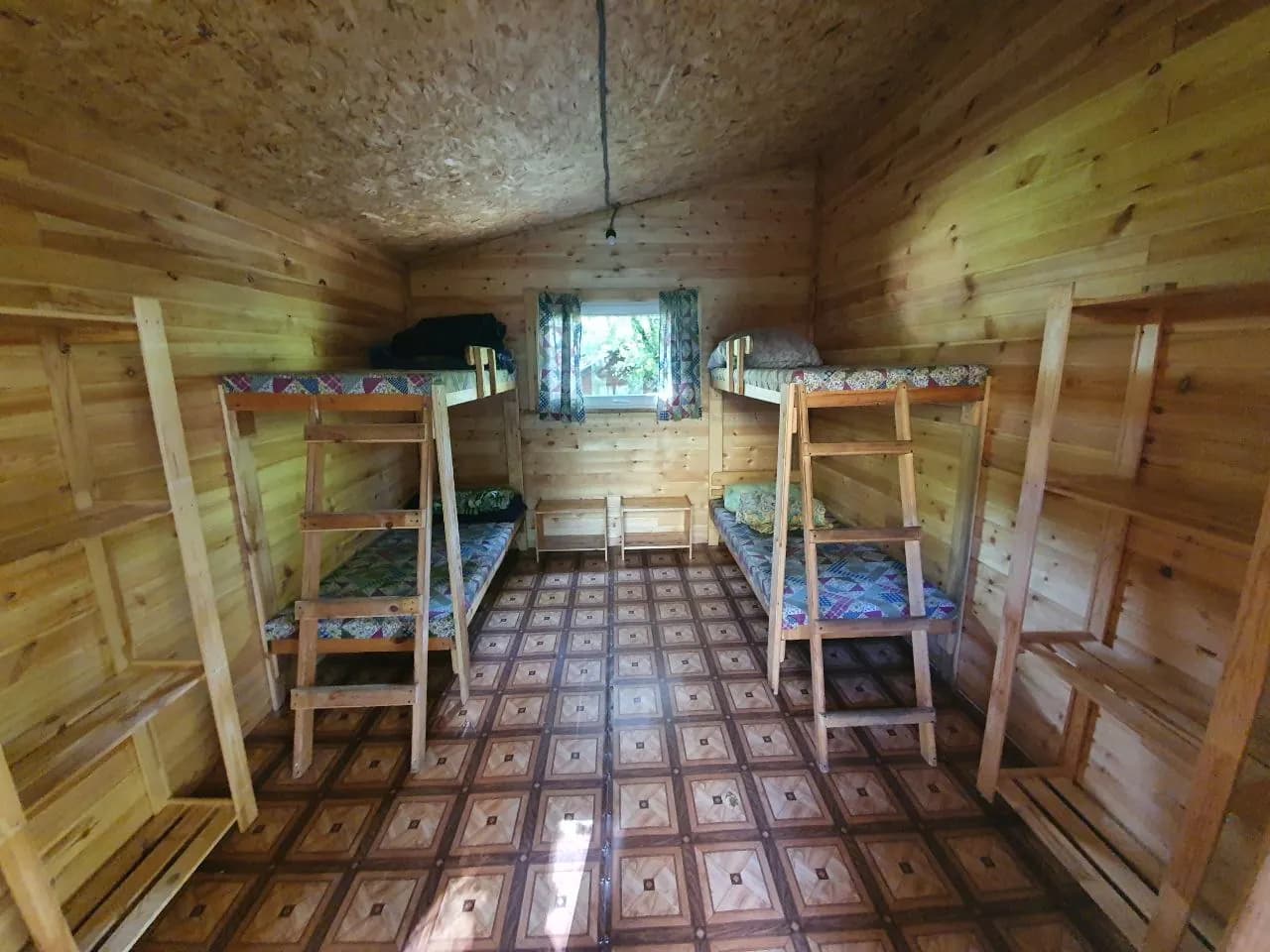 Жилая комната внутри домика