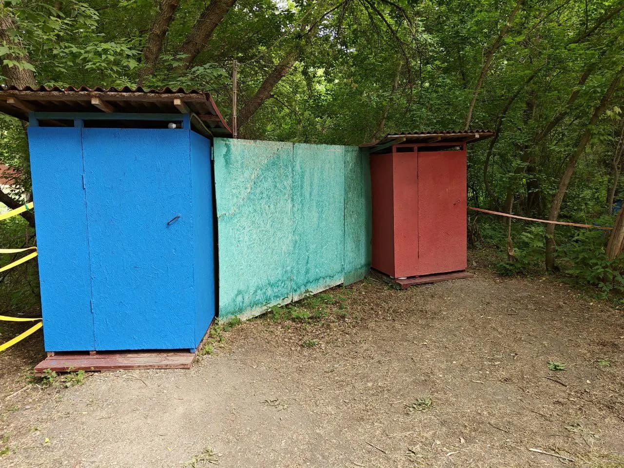 Санитарный блок на территории лагеря