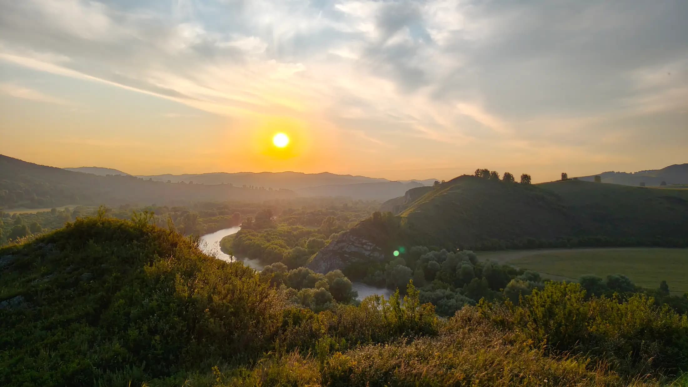 Дети у костра и в лагере Племя Огня